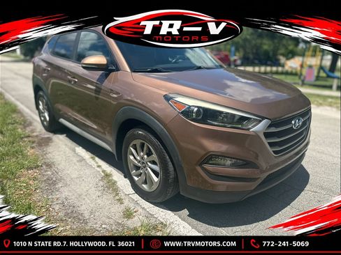 Used 2017 Hyundai Tucson SE Plus AWD/4WD image 3
