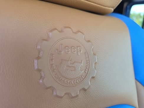 Used 2024 Jeep Gladiator Rubicon AWD/4WD image 25
