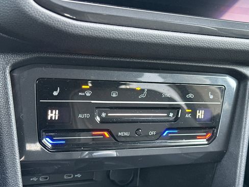 Used 2022 Volkswagen Tiguan SE image 23