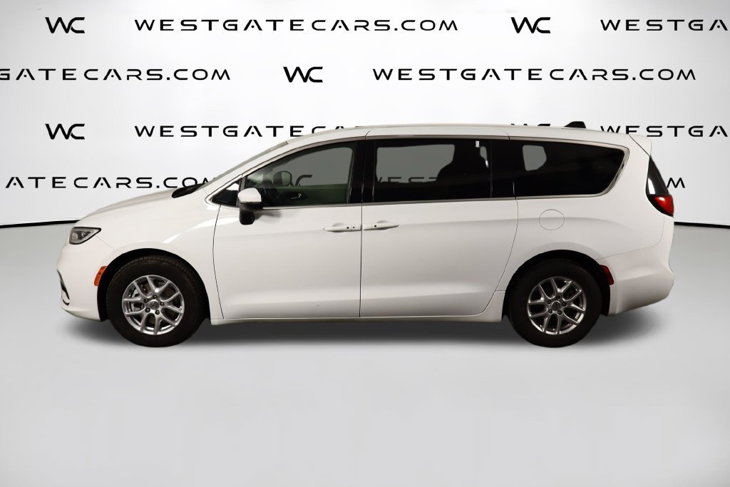 Used 2023 Chrysler Pacifica Touring-L FWD image 5