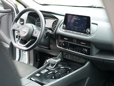 Used 2024 Nissan Rogue SV image 22