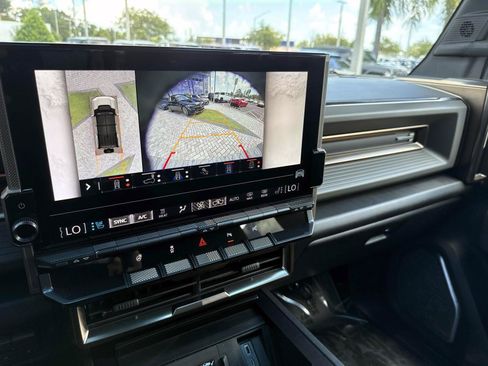 Used 2024 GMC Hummer EV 3X AWD/4WD image 28