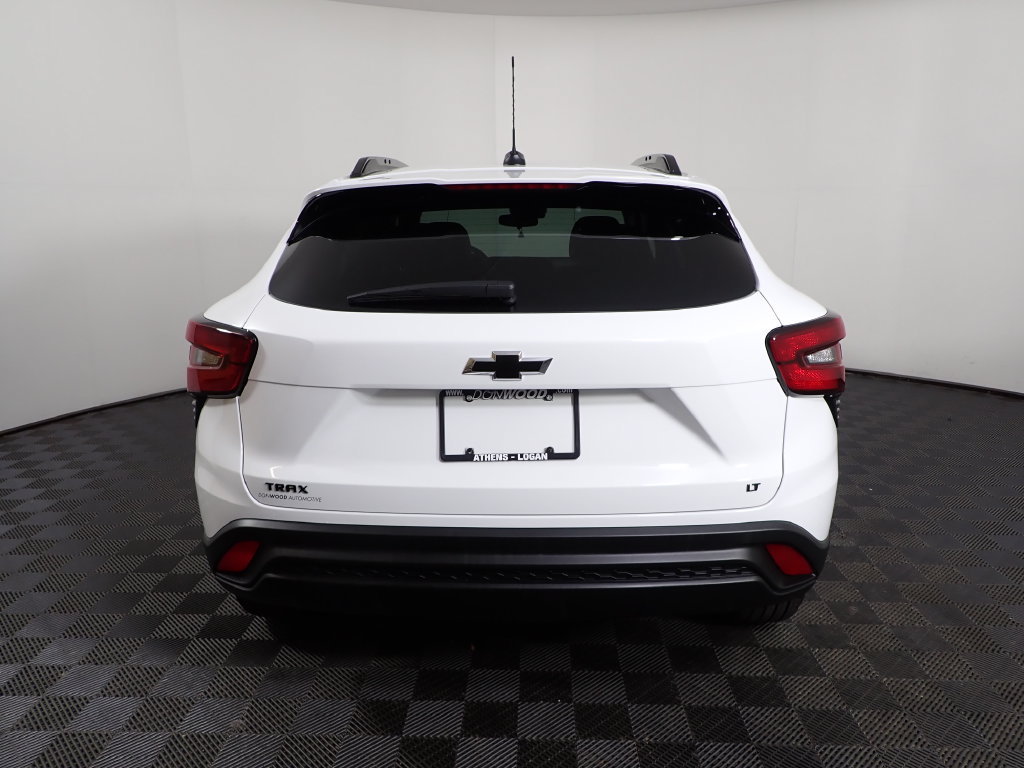 New 2026 Chevrolet Trax LT w/ Midnight Edition FWD image 13