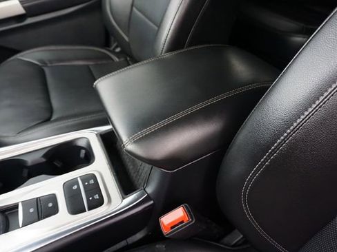 Certified 2022 Ford Explorer Limited w/ Equipment Group 301A image 28