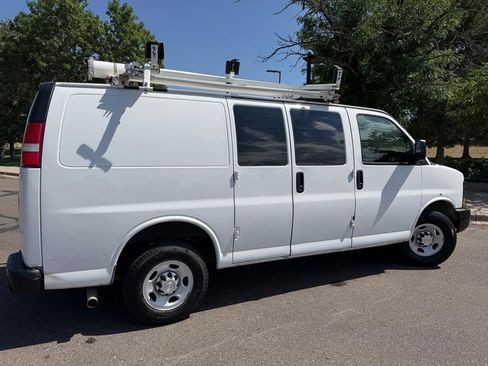 Used 2015 Chevrolet Express 2500 RWD image 4
