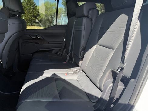 Used 2024 Lexus GX 550 w/ Accessory Package (Z1) image 18