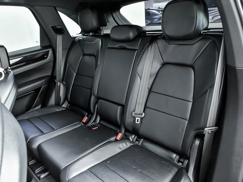 Used 2023 Porsche Cayenne AWD/4WD image 18