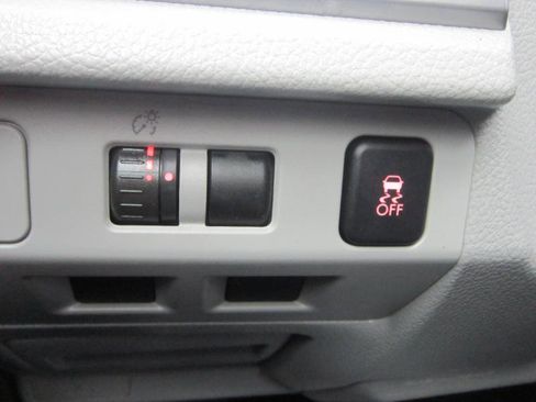 Used 2014 Subaru Forester 2.5i Premium w/ All-Weather Package image 27