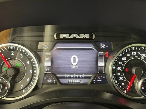 Used 2022 RAM 1500 Laramie AWD/4WD image 15