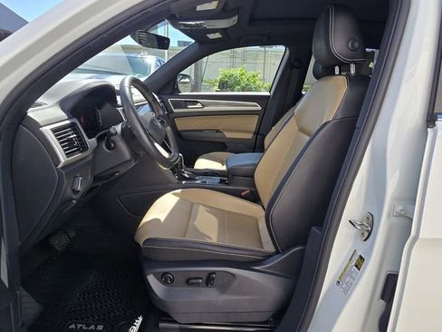 Certified 2023 Volkswagen Atlas Cross Sport SE FWD image 12