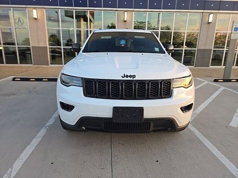 Used 2019 Jeep Grand Cherokee Limited w/ Luxury Group II image 3
