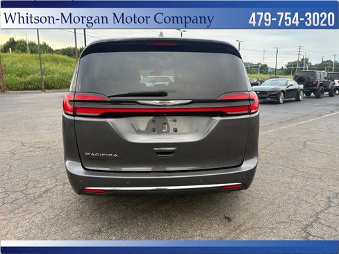 Used 2021 Chrysler Pacifica Touring-L w/ Uconnect Theater Family Group FWD image 7