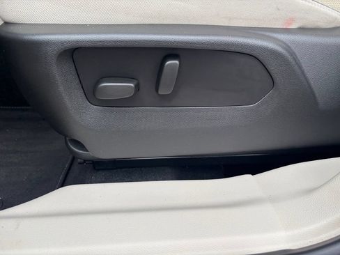 Used 2023 Buick Envision Essence AWD/4WD image 16