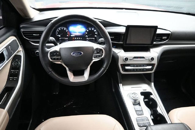 Used 2022 Ford Explorer XLT w/ Equipment Group 202A RWD image 12