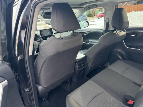 Used 2021 Toyota RAV4 XLE image 29