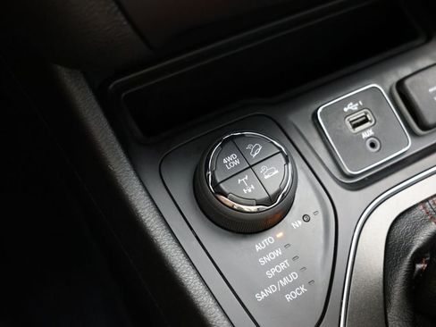 Used 2021 Jeep Cherokee Trailhawk w/ Sun, Sound & Nav Group AWD/4WD image 17