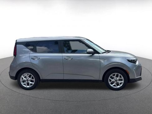 Used 2025 Kia Soul LX w/ LX Technology Package FWD image 15