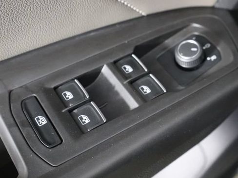 Used 2022 Volkswagen Atlas SE FWD image 22