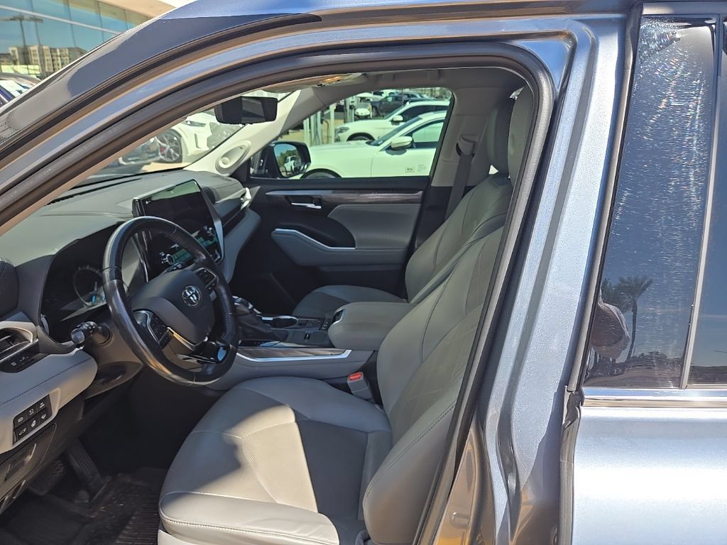 Used 2020 Toyota Highlander Platinum AWD/4WD image 5