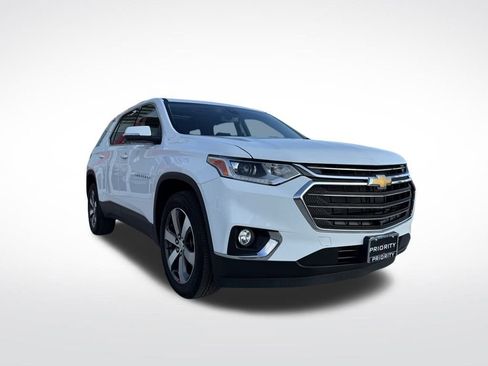 Used 2021 Chevrolet Traverse LT w/ LT Premium Package image 7