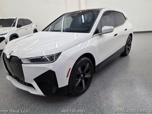 Used 2023 BMW iX xDrive50 w/ Sport Package AWD/4WD image 2