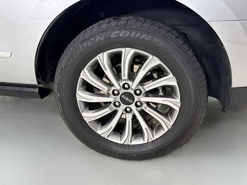 Used 2024 Lincoln Navigator Premiere AWD/4WD image 33