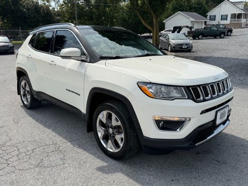 Used 2018 Jeep Compass Limited w/ Navigation Group AWD/4WD image 3
