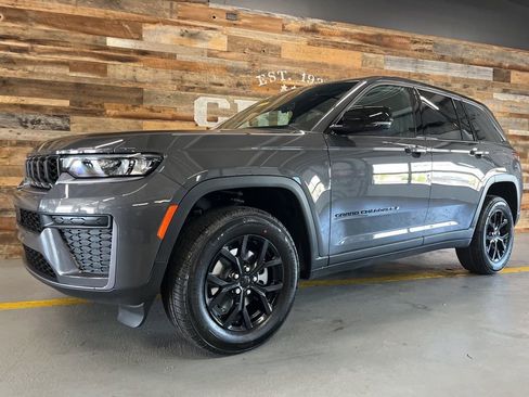 New 2026 Jeep Grand Cherokee Altitude AWD/4WD image 14