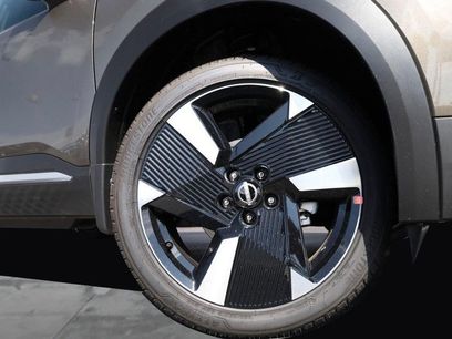 New 2025 Nissan Kicks SR