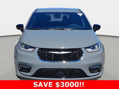 New 2025 Chrysler Pacifica Select image 2