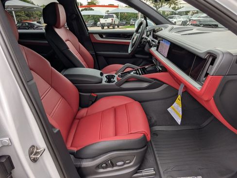 New 2026 Porsche Cayenne image 24