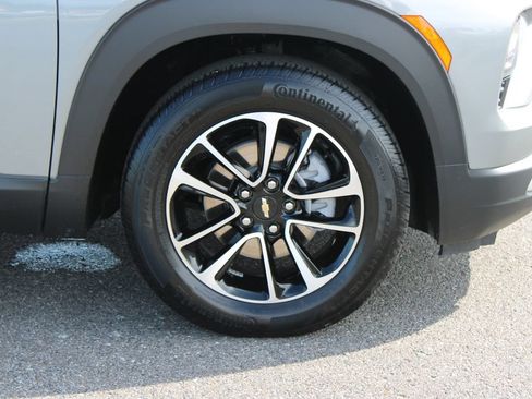 Used 2025 Chevrolet TrailBlazer LT w/ Convenience Package FWD image 12