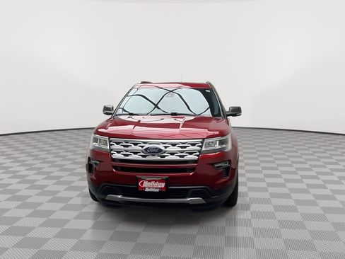 Used 2019 Ford Explorer XLT w/ Equipment Group 202A AWD/4WD image 39