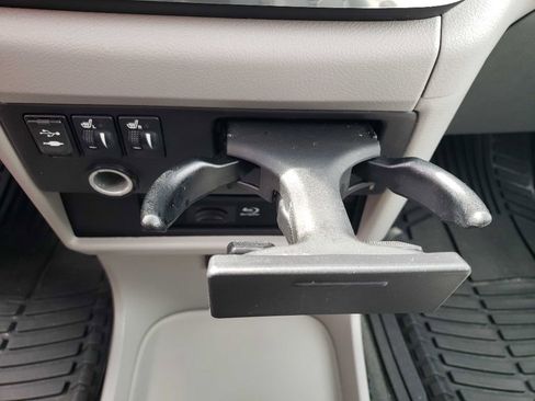 Used 2015 Toyota Sienna XLE Premium image 19