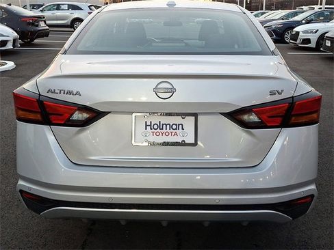 Used 2024 Nissan Altima 2.5 SV image 6