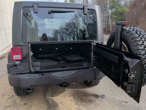 Used 2016 Jeep Wrangler Unlimited Sport w/ Max Tow Package image 8