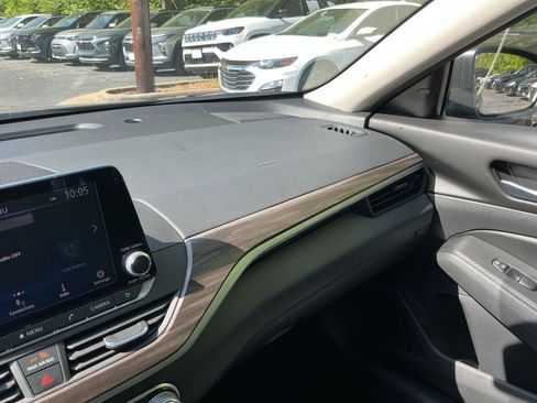 Used 2025 Nissan Altima 2.5 SV FWD image 30