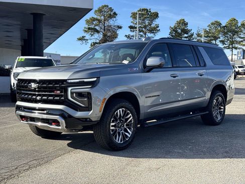 Used 2025 Chevrolet Suburban Z71 w/ Z71 Off-Road Package image 5