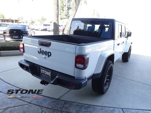 Used 2022 Jeep Gladiator Sport AWD/4WD image 40
