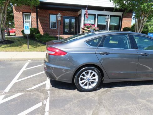 Used 2020 Ford Fusion SE FWD image 7