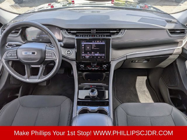 Used 2023 Jeep Grand Cherokee Laredo RWD image 14