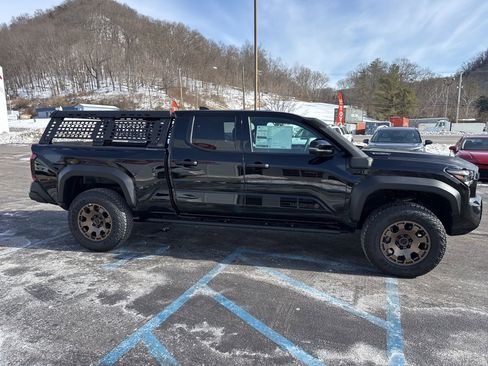 New 2025 Toyota Tacoma Trailhunter image 4