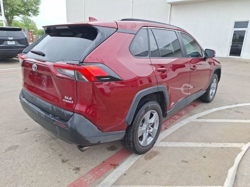 Used 2022 Toyota RAV4 XLE w/ Convenience Package image 6