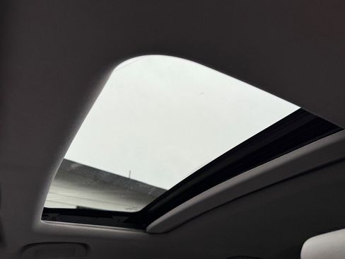 Used 2018 Honda CR-V Touring image 16