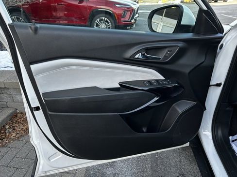Used 2024 Chevrolet Trax LT image 10