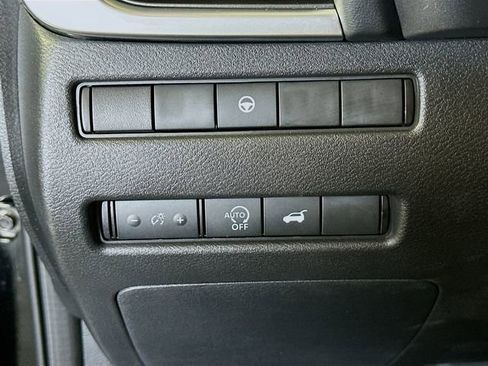 Used 2025 Nissan Rogue SV image 11