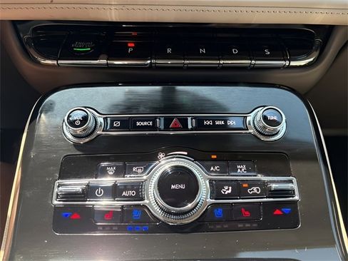 Used 2022 Lincoln Nautilus Reserve w/ Equipment Group 202A image 16