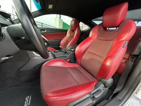 Used 2013 Hyundai Genesis 2.0T RWD image 10