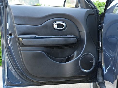 Used 2015 Kia Soul + w/ Primo Package FWD image 37