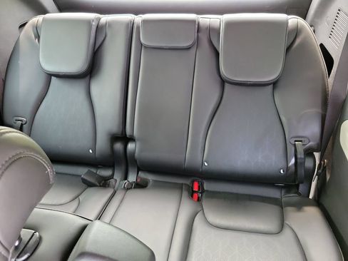 Used 2022 Kia Carnival LX FWD image 13